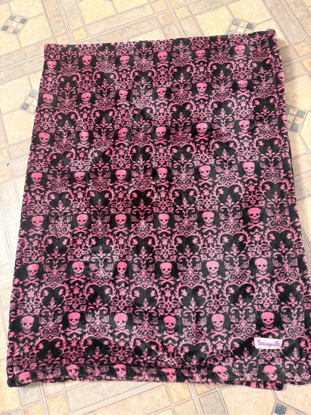 Betseyville Pink & Black Skull Damask Plush Throw Blanket 50” x 70”